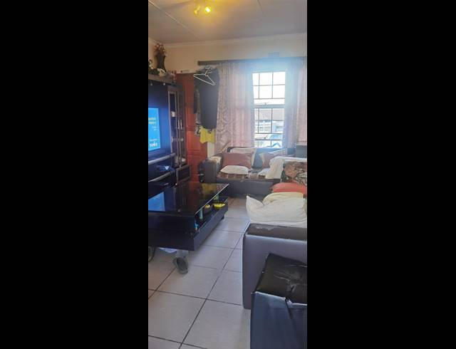 2 BEDROOM FREEHOLD FOR SALE IN MPOPHOMENI